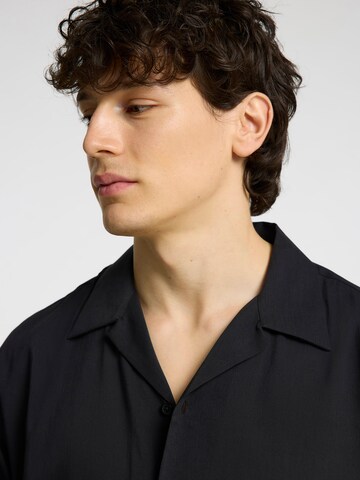 juoda SELECTED HOMME Standartinis modelis Marškiniai 'SLHAir'