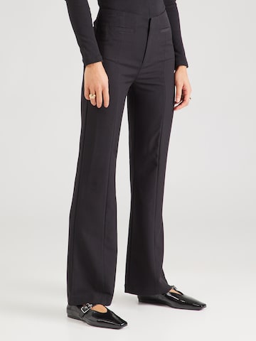 Gina Tricot Расклешенный Штаны в Черный: спереди