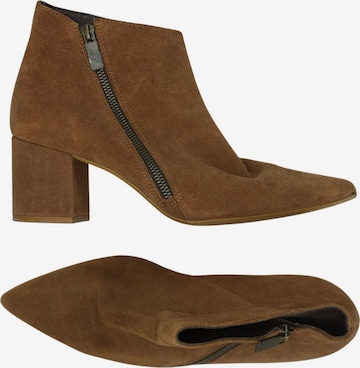 Kenneth Cole Dress Boots in 40,5 in Brown: front