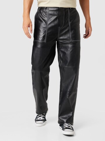 Deadwood Regular Pants in Black: front