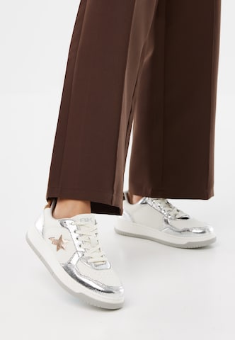 BRITISH KNIGHTS - Zapatillas deportivas bajas 'ALLURE' en blanco: frente