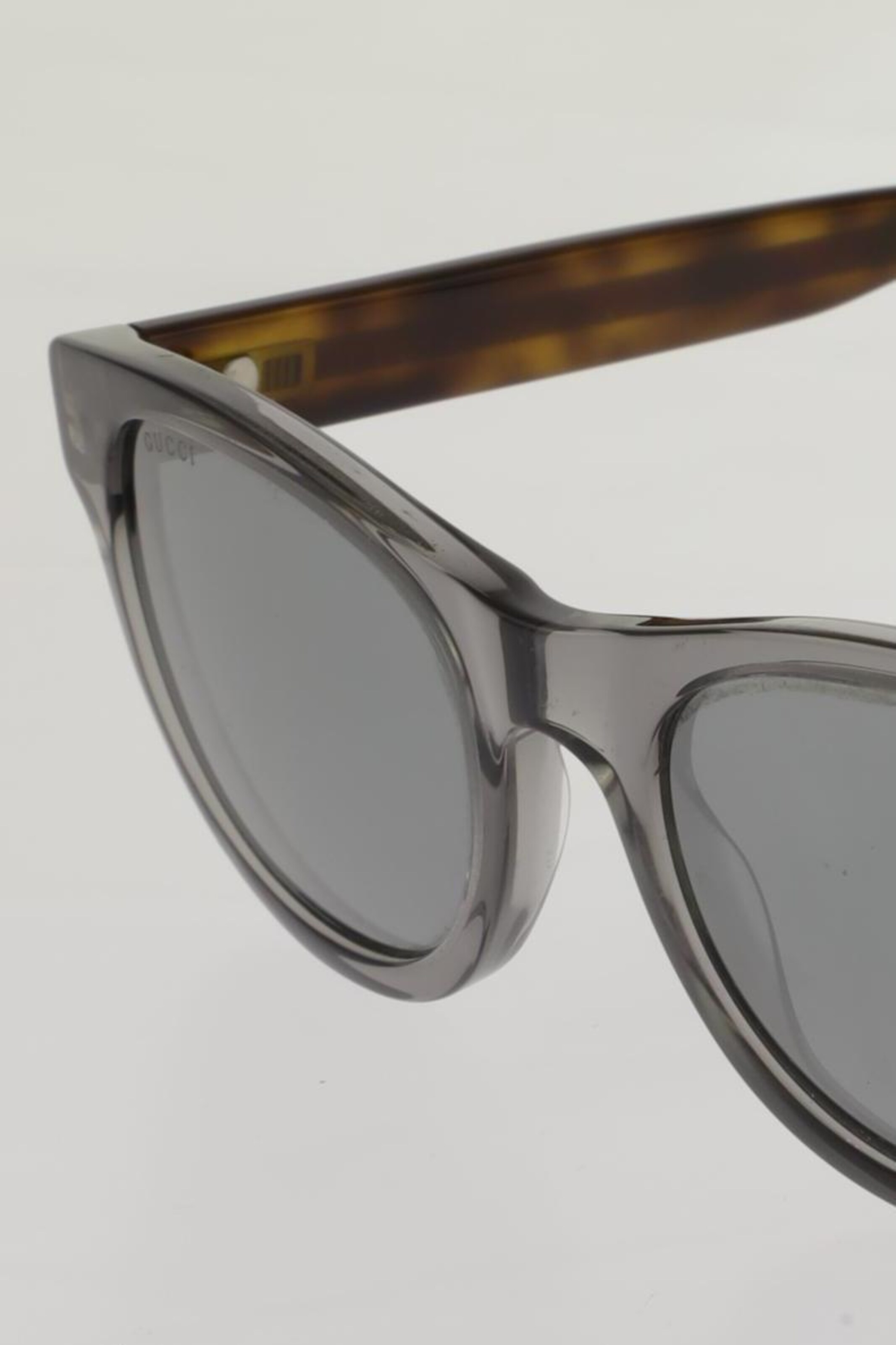 Gucci Sunglasses in One size in Grey