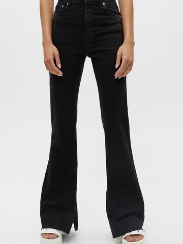 Pull&Bear Flared Jeans in Zwart: voorkant