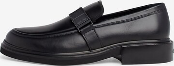 Chaussure basse Calvin Klein en noir : devant