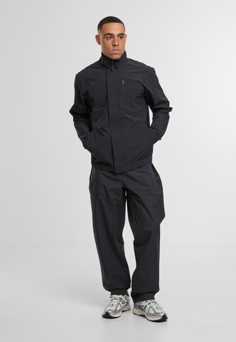 HALO Übergangsjacke in Schwarz