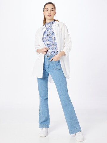 WRANGLER Flared Jeans in Blau