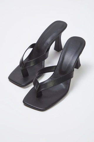 Trendyol - Sandalias de dedo en negro
