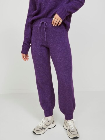 JJXX Tapered Trousers 'EMMY' in Purple: front