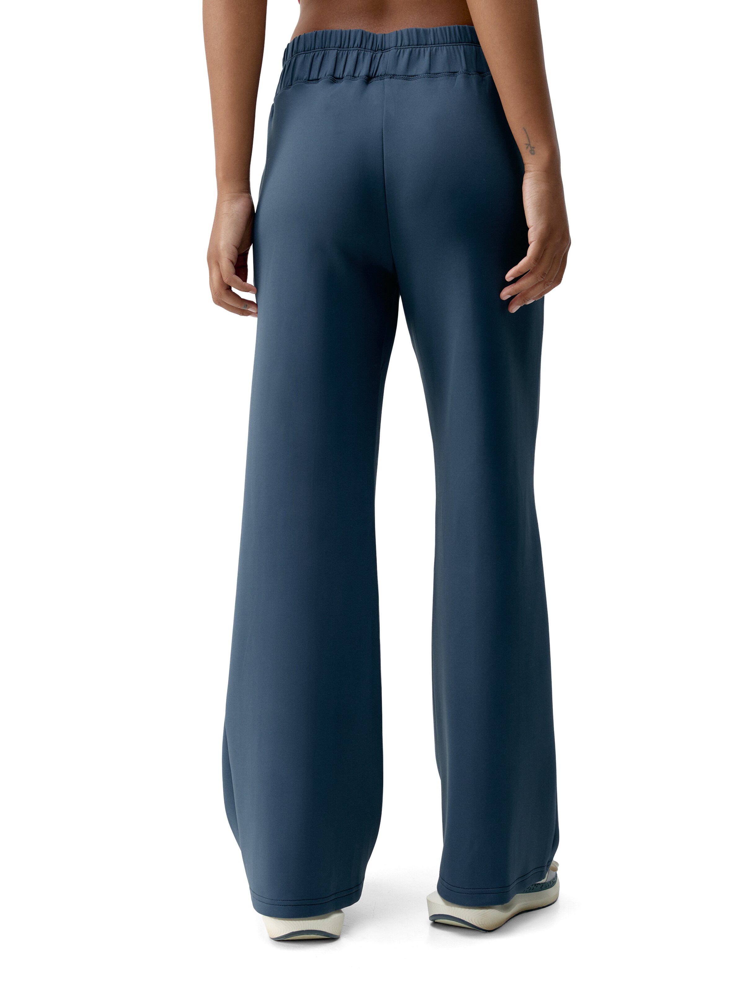 Born Living Yoga Loosefit Sportbroek ' Iniya ' in Blauw