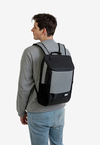 OAK25 Backpack 'Daybag' in Black