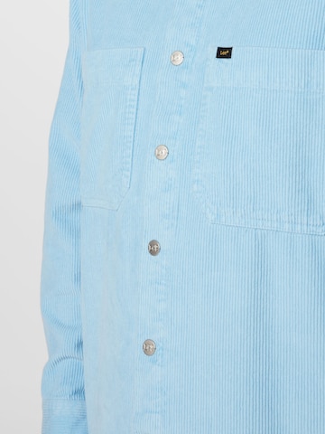Lee جينز مضبوط قميص بلون أزرق