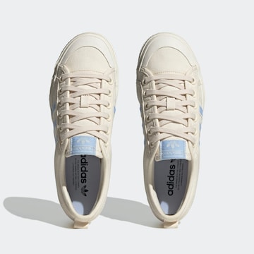 ADIDAS ORIGINALS Σνίκερ χαμηλό 'Nizza Platform' σε μπεζ