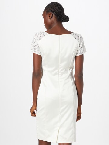 SWING Φόρεμα σε λευκό