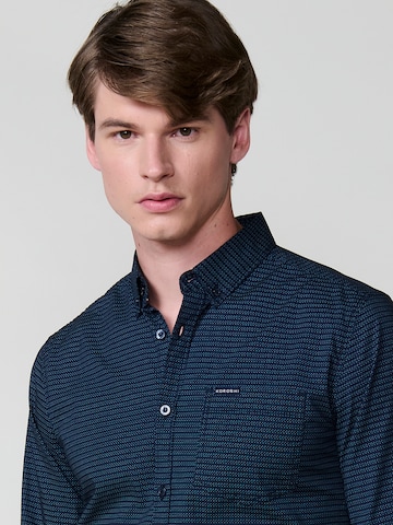 Coupe regular Chemise KOROSHI en bleu