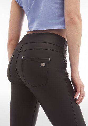 Freddy Skinny Leggings in Black