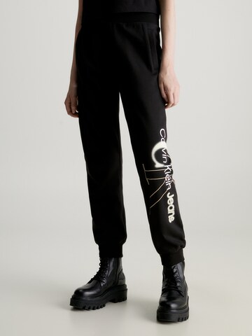 Calvin Klein Jeans Tapered Hose in Schwarz: predná strana