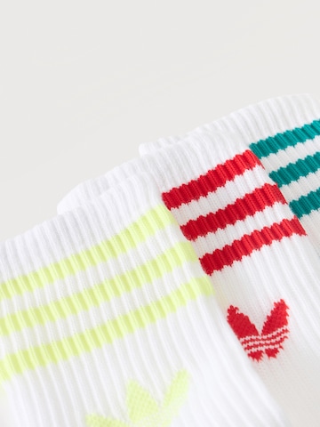 ADIDAS ORIGINALS - Meias '3 STRIPES CREW SOCKS 3' em branco