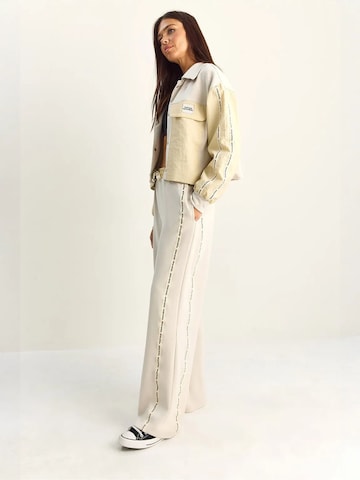 Pantalons de tailleur Bianco Lucci en beige