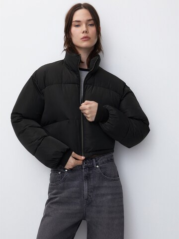 Pull&Bear Jacke in Schwarz: predná strana