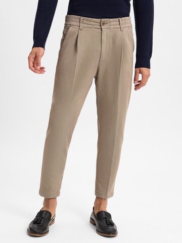 DRYKORN Pleat-front trousers 'Chasy' in Beige: front