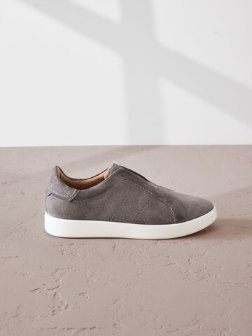 Next Παντοφλέ σε γκρι