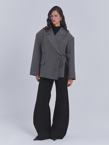 AEMMI Blazers 'WRAP OVERSIZED BLAZER' in Grijs