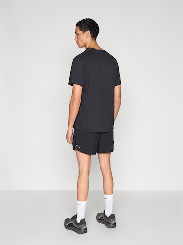 NIKE Loosefit Παντελόνι φόρμας 'M NK DF STRIDE 7IN BF SHORT' σε μαύρο