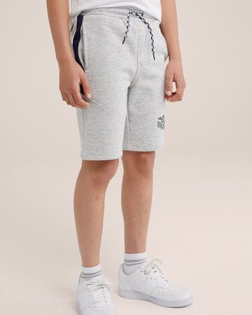 WE Fashion Regular Sports trousers in Grey: front