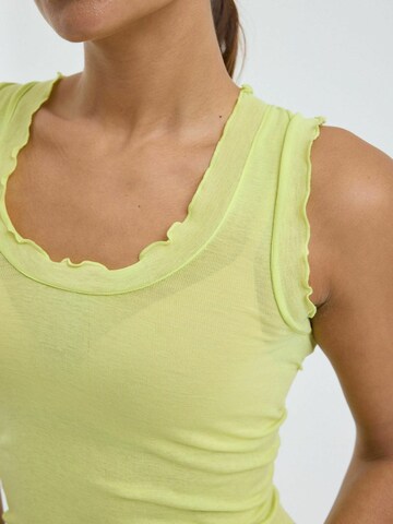 Seamless Basic Top ' Flounce ' in Gelb