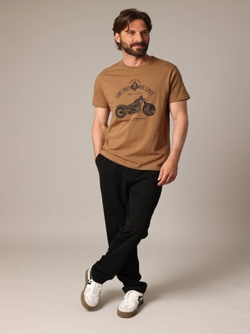 T-Shirt 'PARK' Deeluxe en marron : devant
