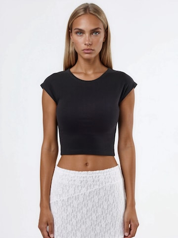 Busem Blouse in Black: front