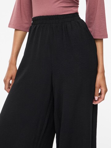 regular Pantaloni 'HELA' di VILA in nero