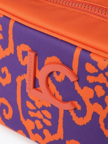 Pochette di Lola Casademunt in arancione
