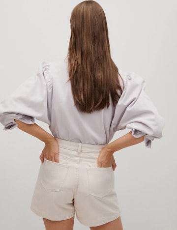 Regular Pantalon à pince 'Shorts regina' MANGO en blanc
