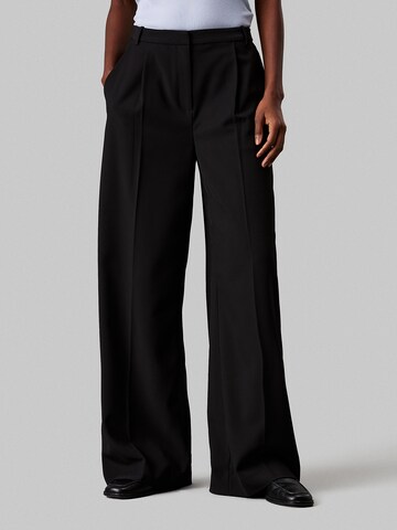 Wide Leg Pantalon à pince Calvin Klein en noir : devant