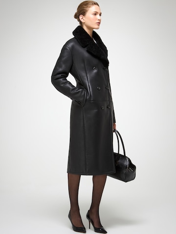 V S P Wintermantel 'Celina' in Schwarz