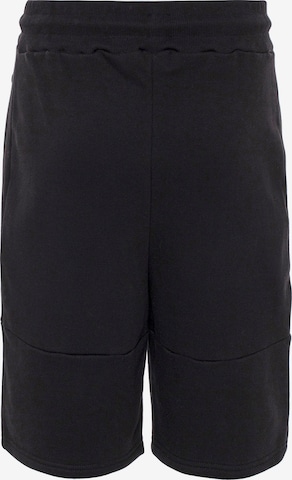 Redbridge Regular Shorts in Schwarz