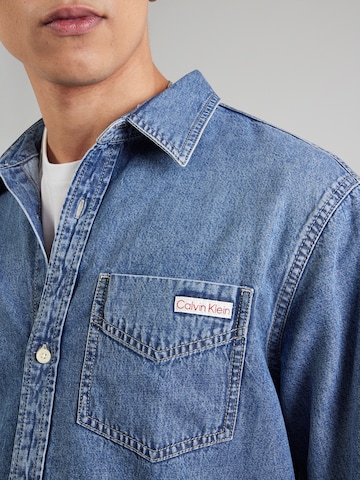 Coupe regular Chemise Calvin Klein Jeans en bleu