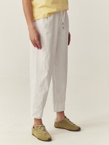 Loosefit Pantaloni 'Serdi 2' di TATUUM in bianco