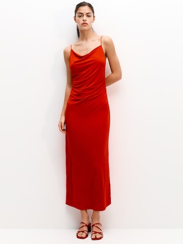 Pull&Bear Kleid in Rot: predná strana