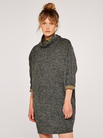 Robe oversize Apricot en noir : devant