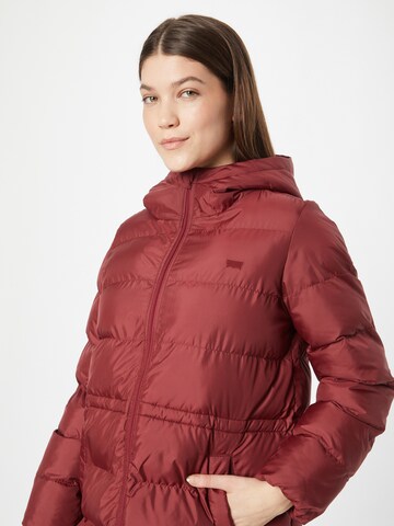 LEVI'S ® Välikausitakki 'Hooded Midi' värissä punainen