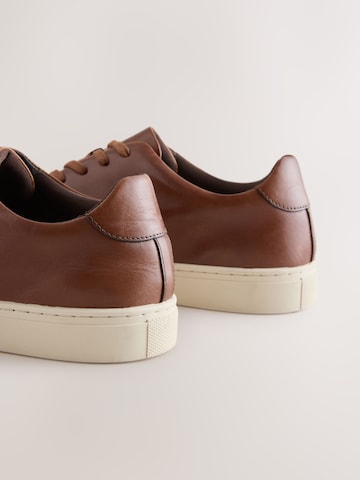 Baskets basses 'Smart Casual' Next en marron
