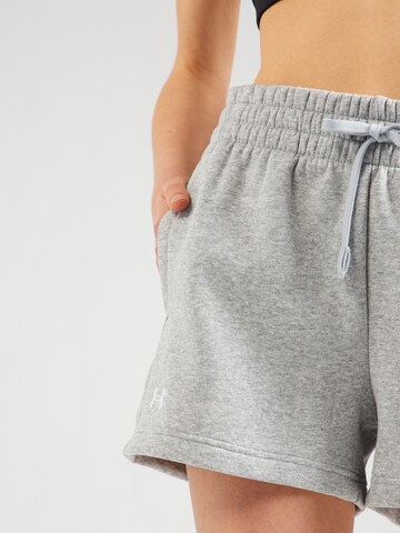 Regular Pantalon de sport 'Rival' UNDER ARMOUR en gris