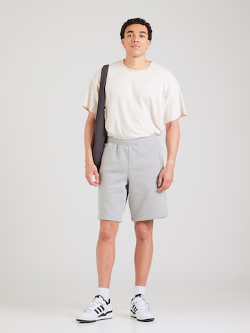 ADIDAS ORIGINALS Обычный Штаны 'Trefoil Essentials' в Серый