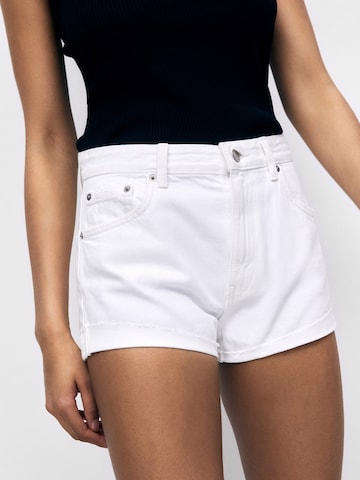 Pull&Bear Slimfit Shorts in Weiß