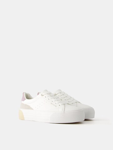 Baskets basses Bershka en blanc