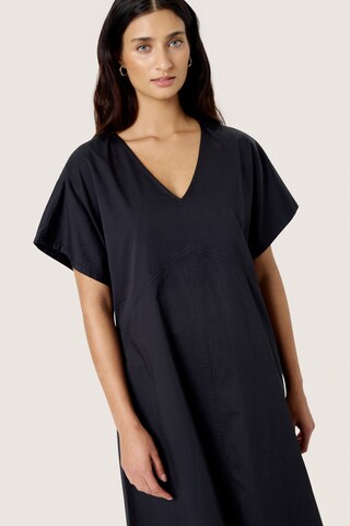 SOAKED IN LUXURY Jurk 'Bamone' in Zwart