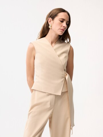 adl Vest in Beige
