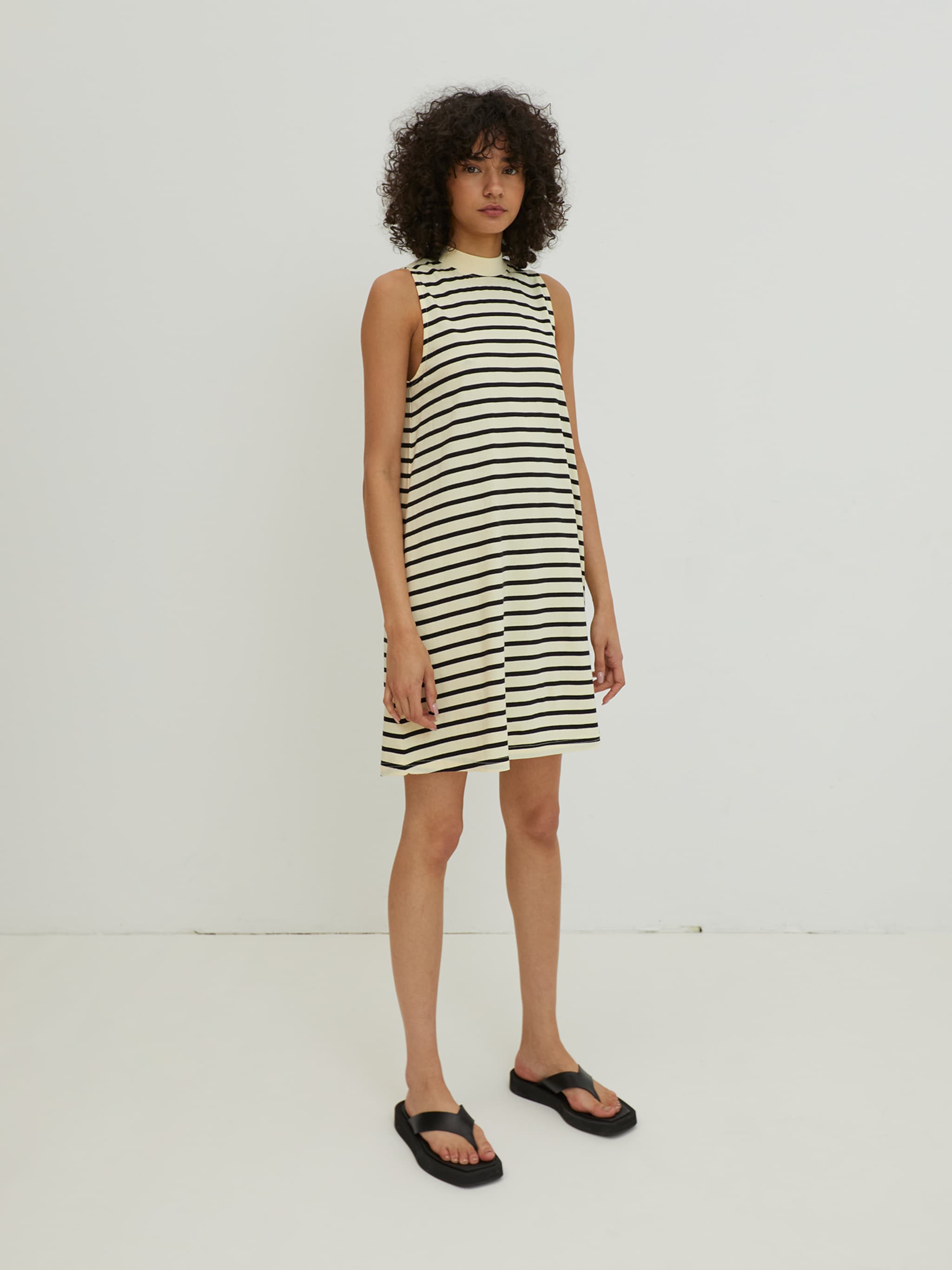 EDITED Producten Jurk 'Aleana' Crème